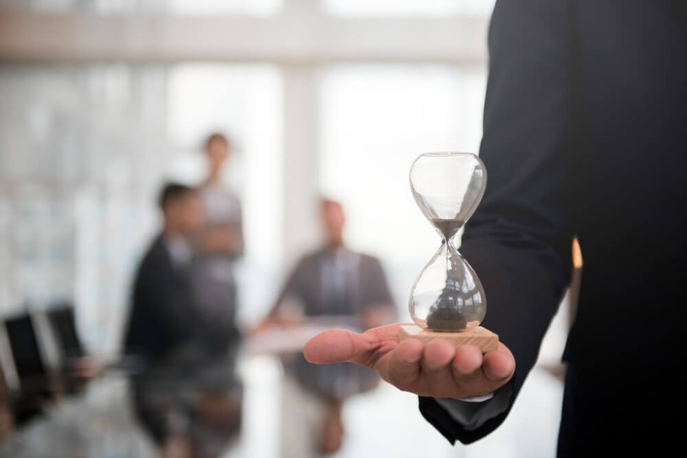 Person hold a Time Management Glass